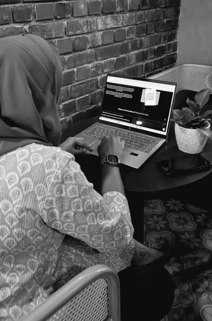 The best digital marketing consultant in malappuram working on laptop while sitting in a coffee shop